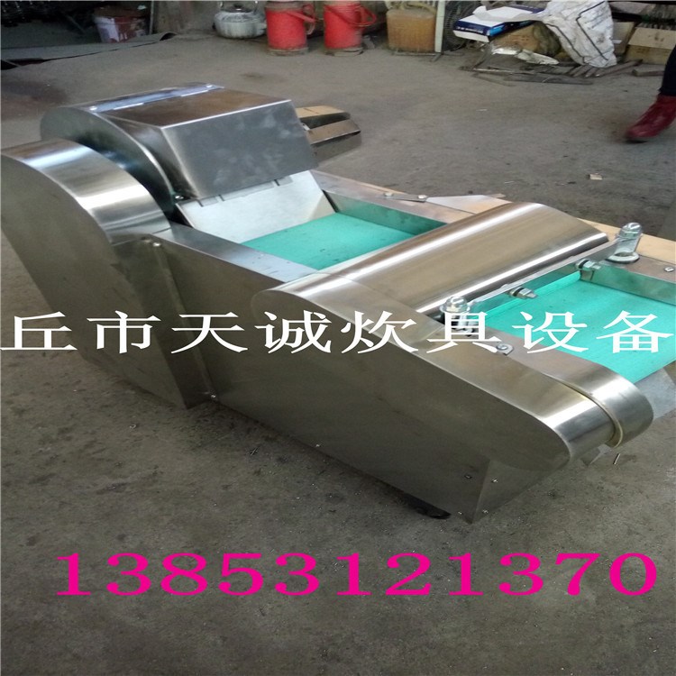 1、用途及特點: YQC-660型多用切菜機是模擬手工切菜原理,采用三級變速適應1-25mm切絲需要。離心式切片機構完成各種硬菜切片,自動輸送到豎刀下切絲或切塊。廣泛適用于硬、軟各種根、莖、葉類蔬菜和海帶的加工,可切制片、塊、絲、丁、菱形、曲線形多種花樣。 2主要技術參數: 使用說明: 1、將機器放置在水平的工作場地,確保機器放置平穩、可靠。