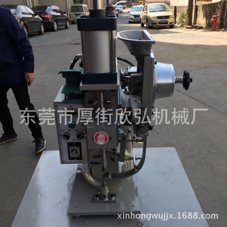 东莞火锅机云母片鸡眼机电路板鸡眼机精密图片机鸡眼小料铆钉图片