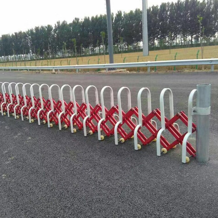 高速路口收费站喷塑伸缩式折叠护栏 推拉式安全隔离