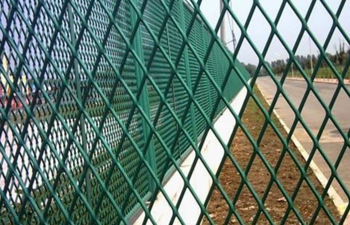 銷售鋼板網護欄 車間隔離網 小區(qū)鋼板網防護圍網示例圖8