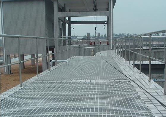 加工定做鍍鋅鋼格板 金屬網(wǎng)板 方孔踏步鋼格板 大型車場(chǎng)鋼格板網(wǎng)示例圖5