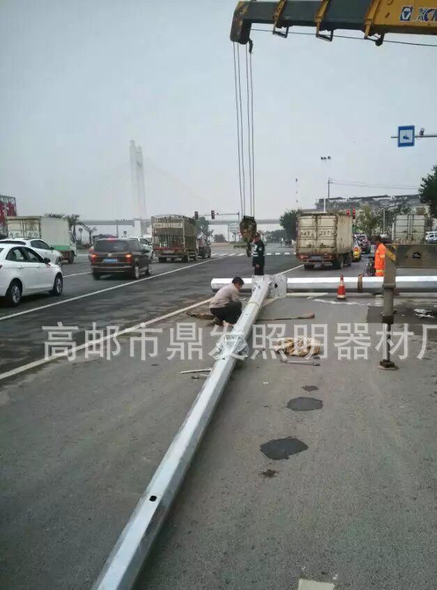 低价批发道路监控立杆，量大从优，特种钢材热镀锌，L型监控示例图1