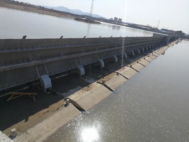 河北新河县海鹰水利厂家供应 fbm钢坝 液压坝 水力自控翻板闸门 景观