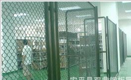 直銷供應(yīng) 小區(qū)草坪護(hù)欄 運(yùn)動(dòng)場(chǎng)道路勾花護(hù)欄加工 綠化隔離柵示例圖5
