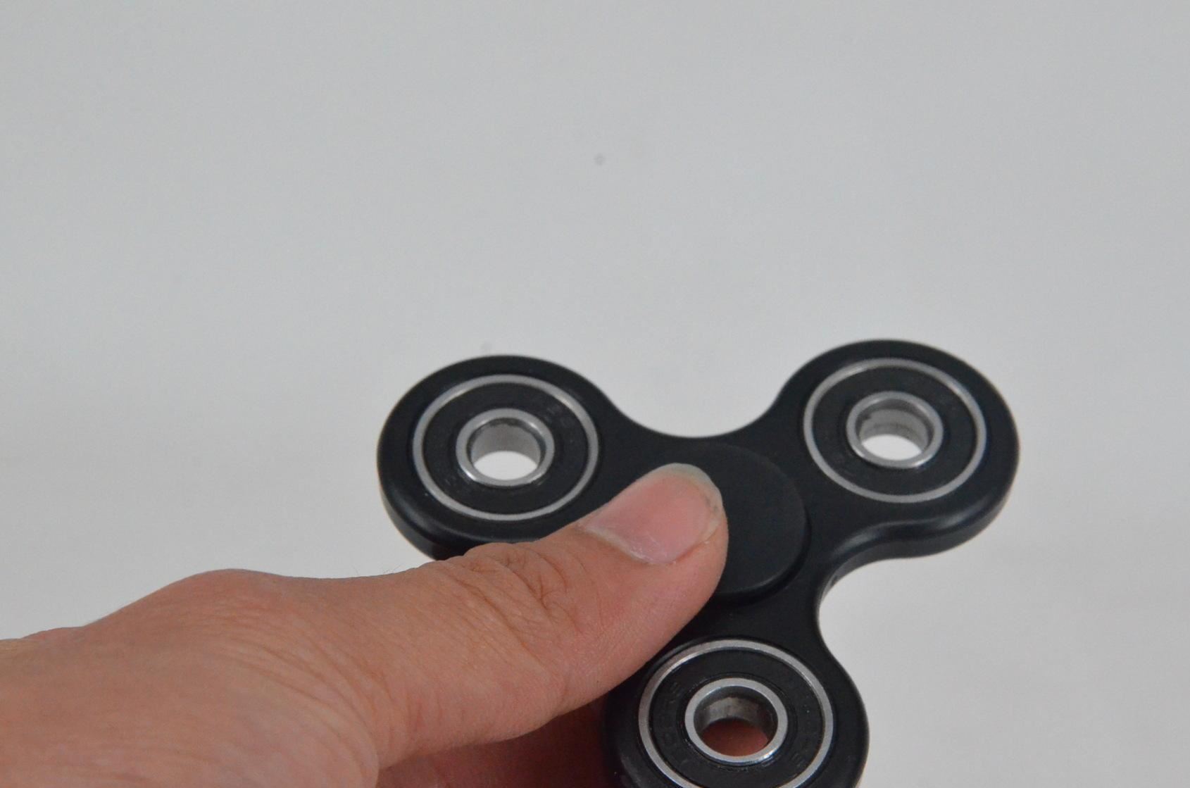 美國fidget spinner指尖陀螺 手指減壓三角螺旋陀螺hand spinner示例圖14