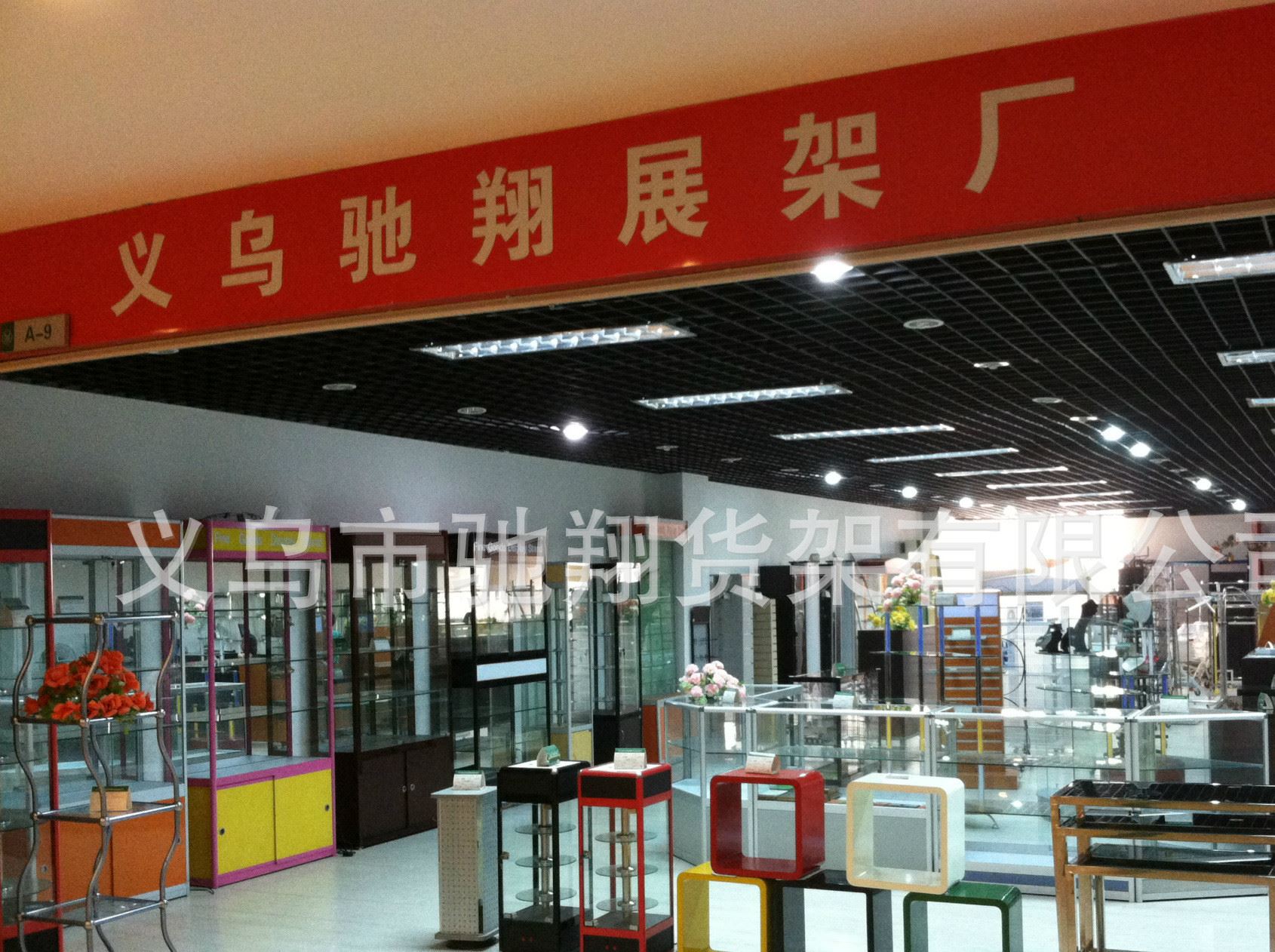 馳翔貨架 廠家直供靠墻飾品展示柜 4S車(chē)店連體展柜定制 座椅展架示例圖25