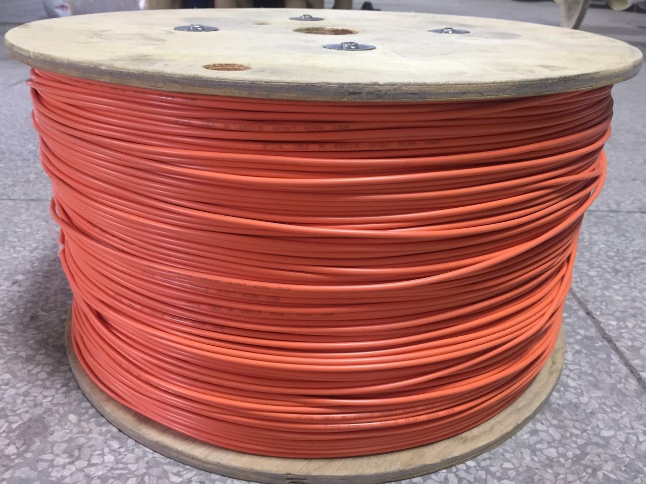 多模室內(nèi)光纜