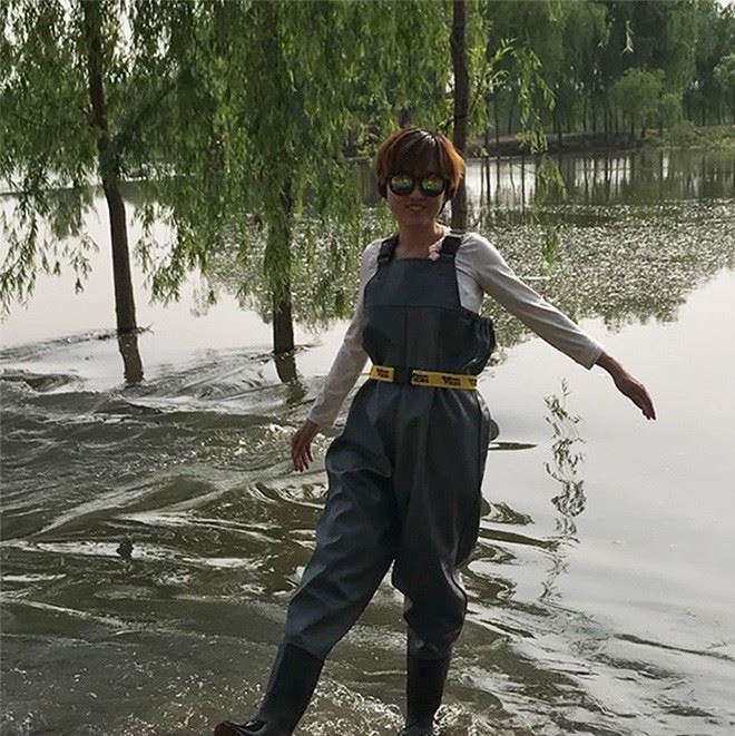 廠家直銷(xiāo)下水褲防水褲捕魚(yú)褲加厚捕魚(yú)衣連體雨衣雨褲釣魚(yú)褲涉水褲示例圖1