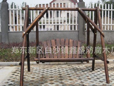 河南 鄭州 廠家直銷 樟子松炭化木秋千 花園秋千 景觀小品示例圖5