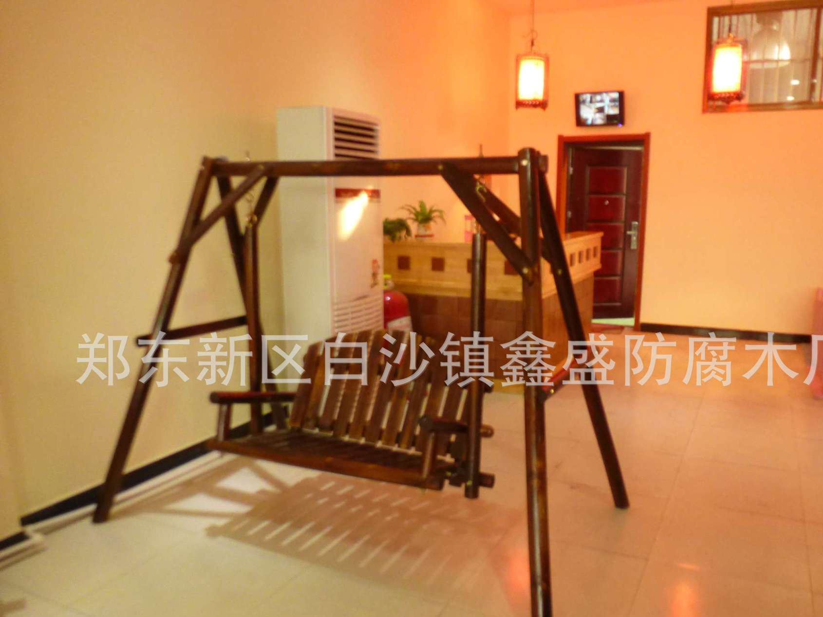 河南 鄭州 廠家直銷 樟子松炭化木秋千 花園秋千 景觀小品示例圖6