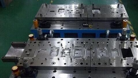 專業加工各種五金模具  連續模  單沖模  歡迎來圖來樣定制加工示例圖1