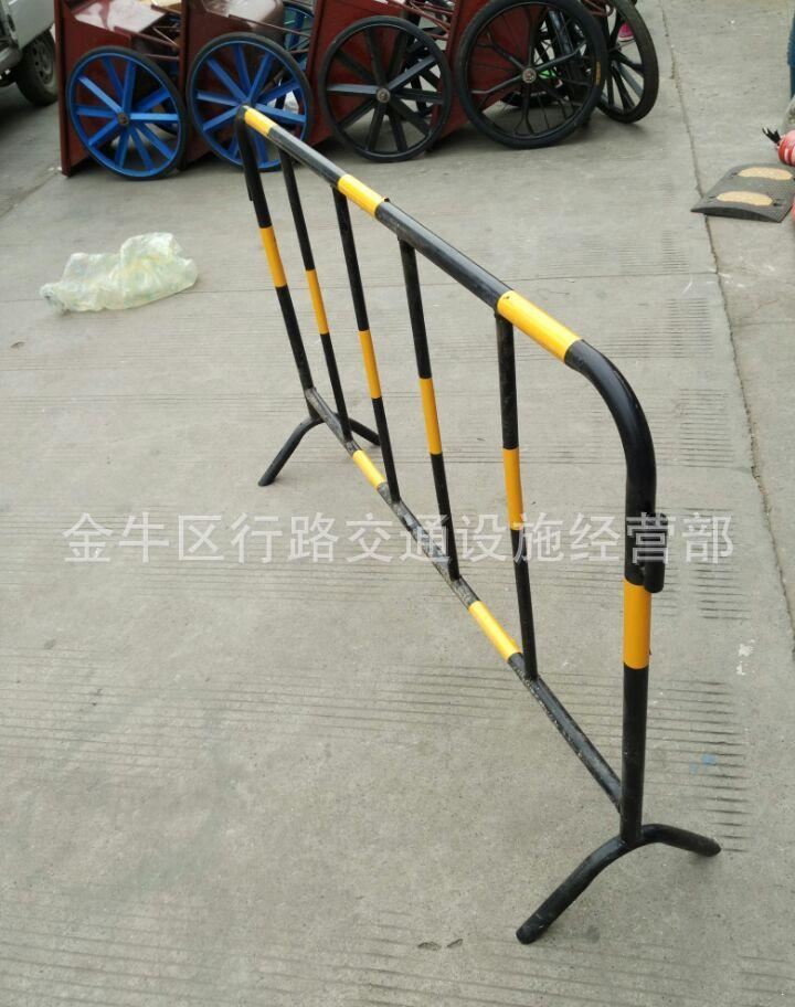 四川成都鐵馬護(hù)欄、可移動(dòng)鐵馬護(hù)欄批發(fā)示例圖1