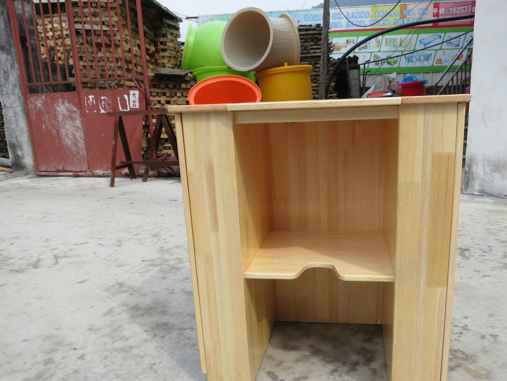幼兒園茶杯柜茶水杯架茶桶柜實(shí)木茶水桶柜保溫桶杉木口杯架環(huán)保示例圖3