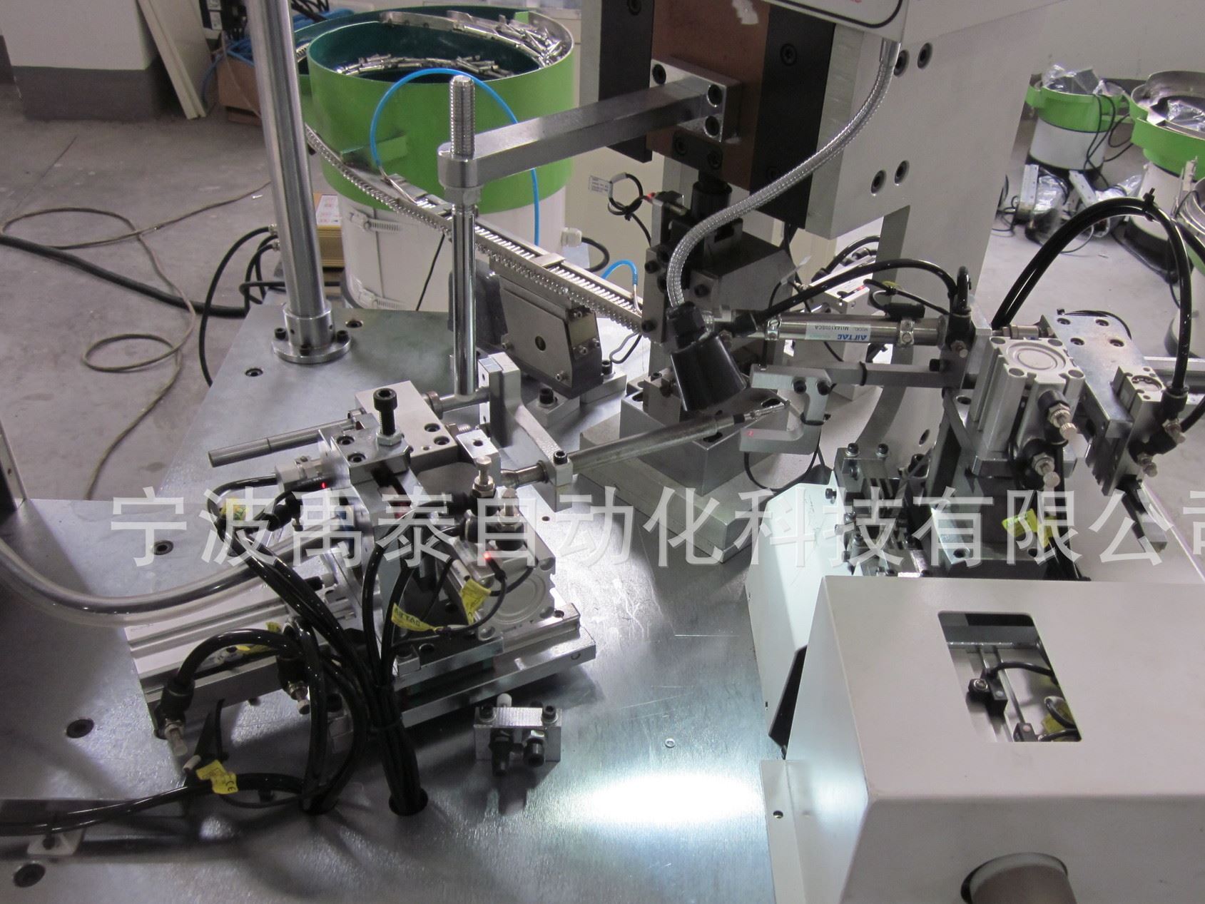 光伏全自動(dòng)剝裁線擰螺帽機(jī) 壓端子一體機(jī)  高效非標(biāo)自動(dòng)化設(shè)備示例圖4