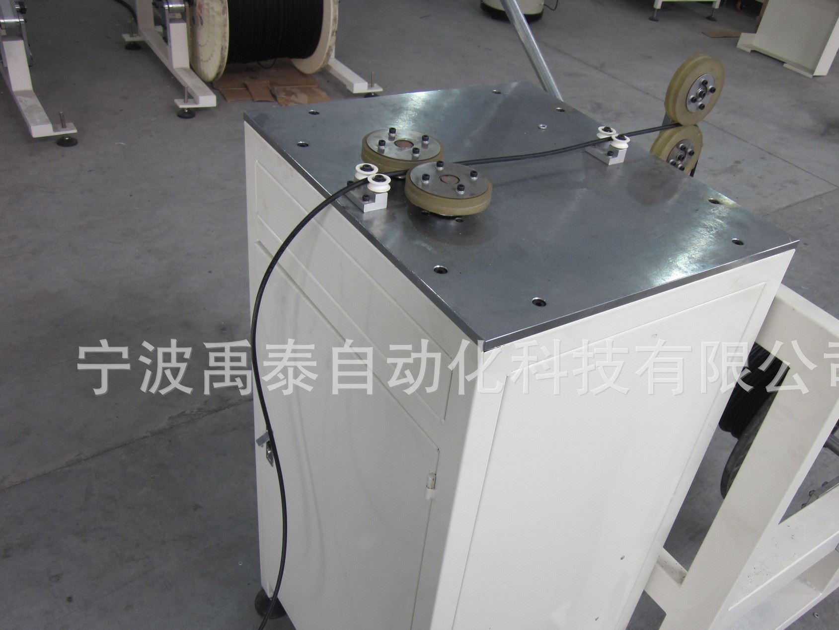 光伏全自動(dòng)剝裁線擰螺帽機(jī) 壓端子一體機(jī)  高效非標(biāo)自動(dòng)化設(shè)備示例圖5