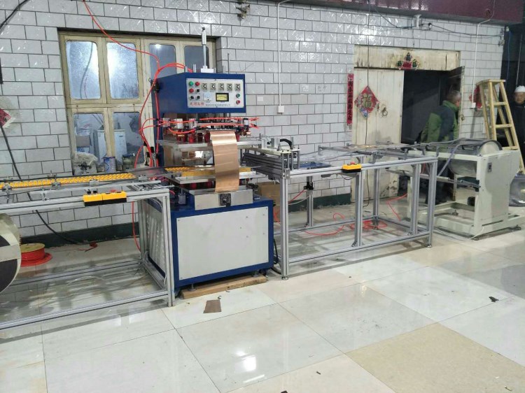 【】厂家供应pvc软门帘包边机器,全自动磁吸软门帘压边机器