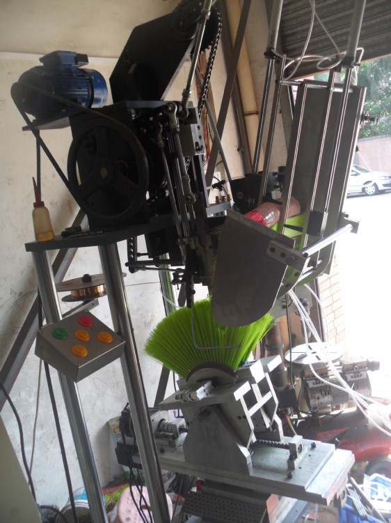 厂家供应三轴加长版高速扫把机器,植毛机器,刷子植毛机