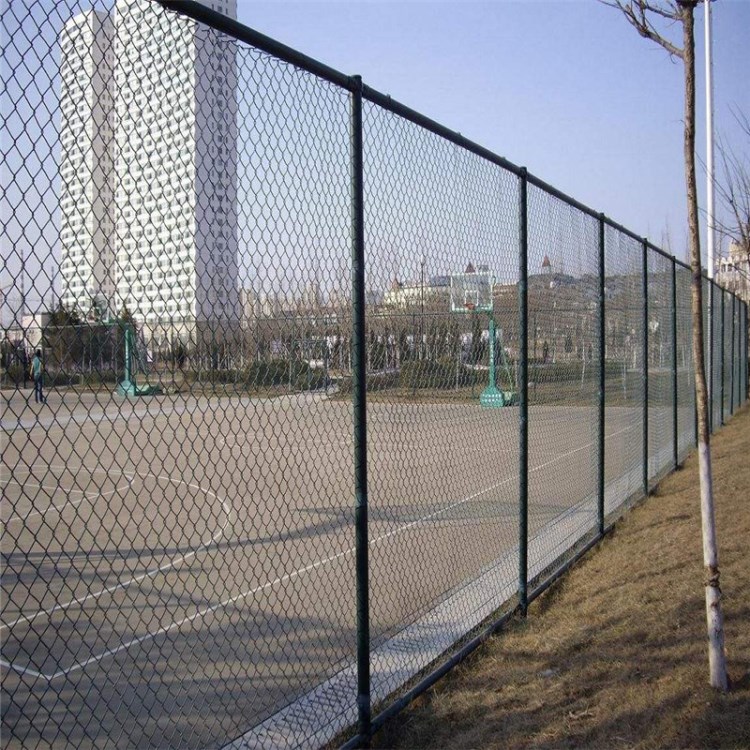 学校体育场围栏 球场隔离网 运动场防护栏 操场篮球场安全护栏