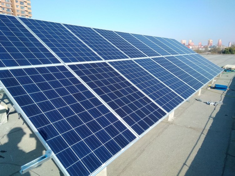 屋顶太阳能光伏发电 英利a1电池板 25年质保 国际认证 河北 山东