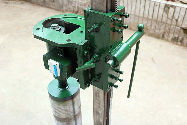 钻孔机,打眼机,钻洞机,钻眼机,钻井机,钻桩机,打井机