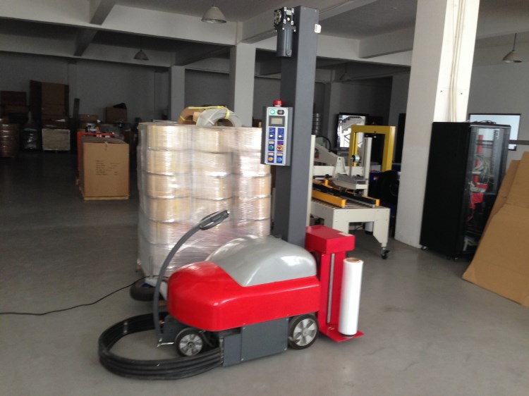 【围膜机】【新品】自走缠绕机,自走式缠绕膜机,自走裹包机;围膜机