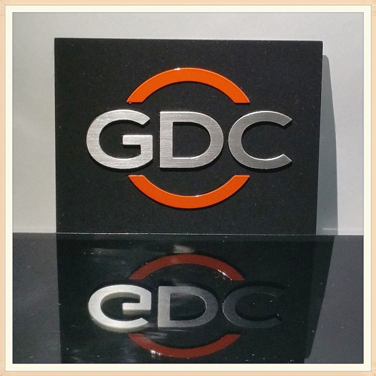 深圳金属logo铭牌厂 专业制作标签标牌铭牌 可做表面拉丝斜纹