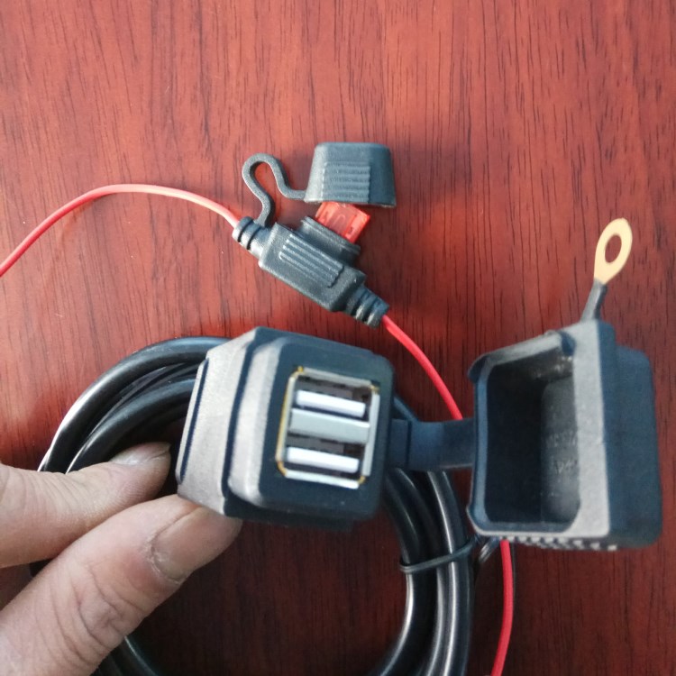 电动车手机车载充电器12v摩托车电瓶3usb带夹子充电器5v2a