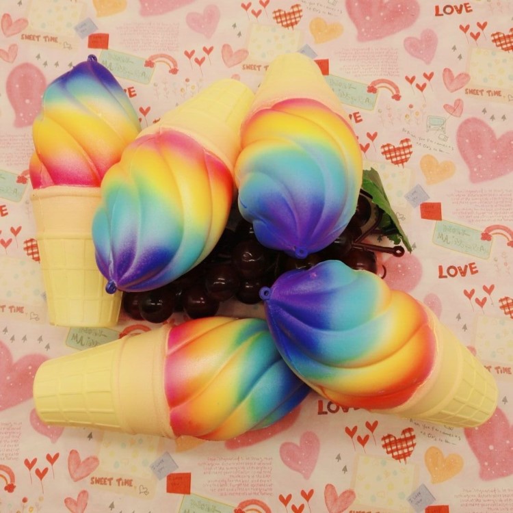 【炫彩冰淇淋】热卖慢回弹星空色冰淇淋squishy 仿真炫彩冰激凌甜筒