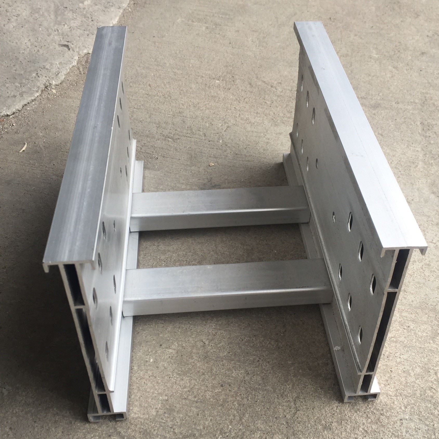 【】厂家直销 铝合金梯式电缆桥架 电力电缆专用桥架